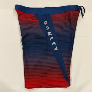 NWT OAKLEY ANTENNA 21 BOARDSHORTS - SIZE 40